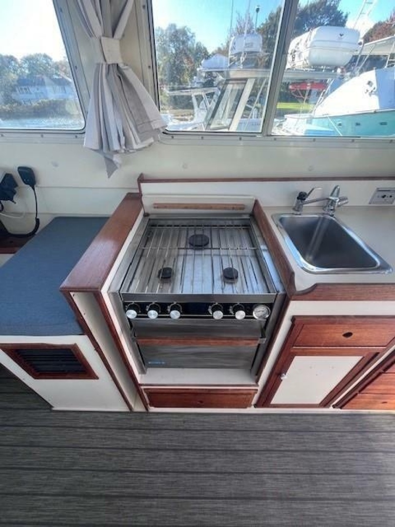 1989 Blue Seas Out Island Explorer