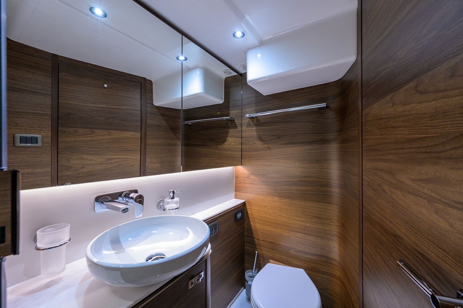 Princess 50 Everlong - Interior Stateroom Head