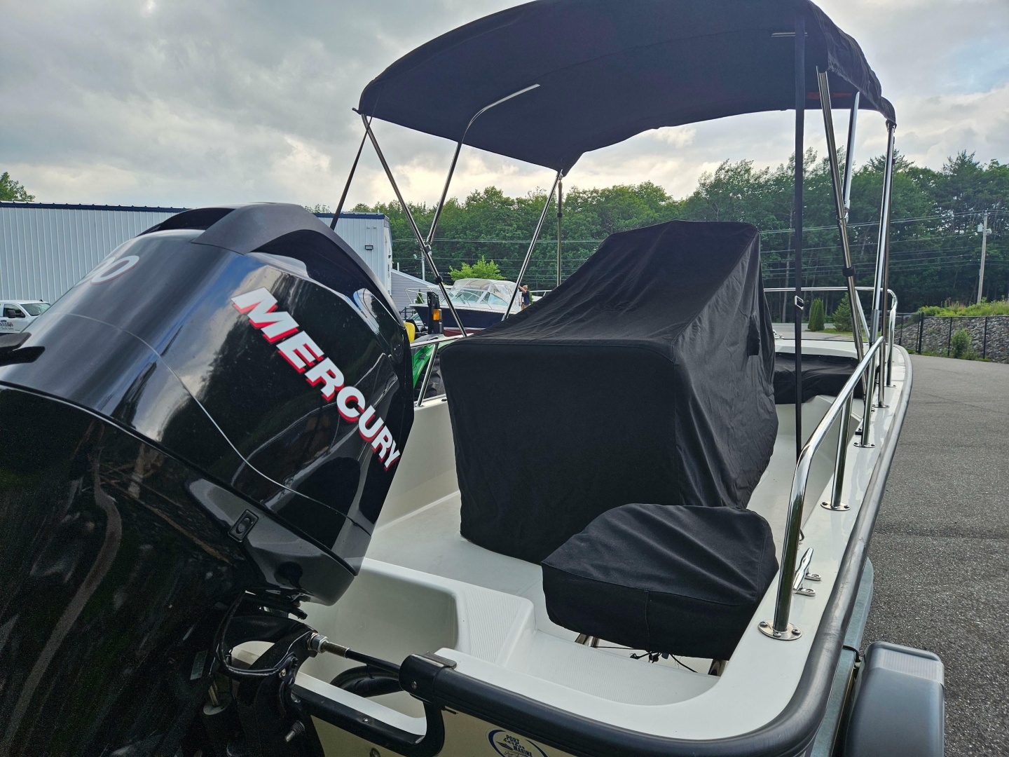 17ft Boston Whaler Yacht For Sale