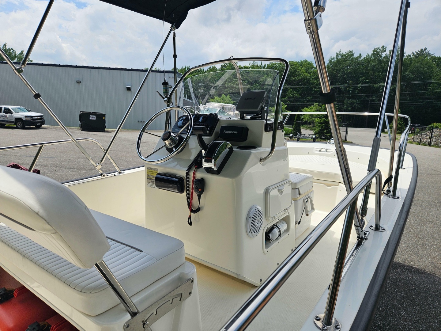 17ft Boston Whaler Yacht For Sale