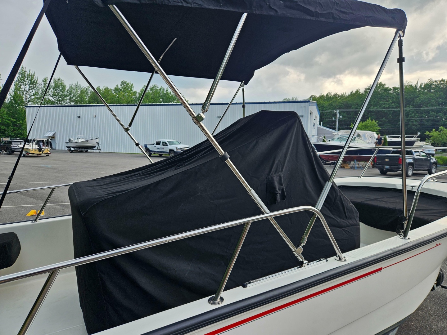 17ft Boston Whaler Yacht For Sale