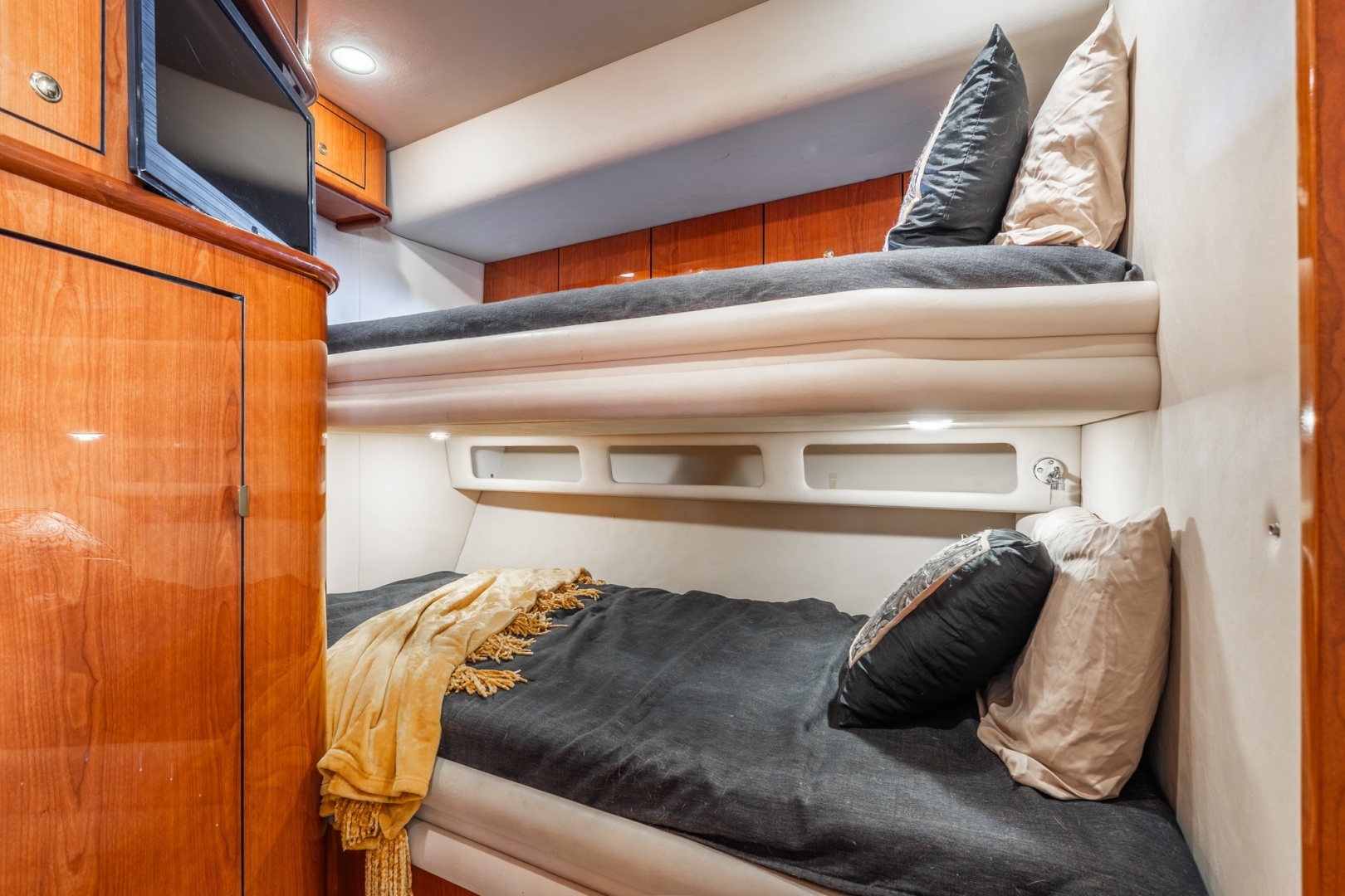 Sea Ray 510 Sundancer 800 CAT Yacht For Sale
