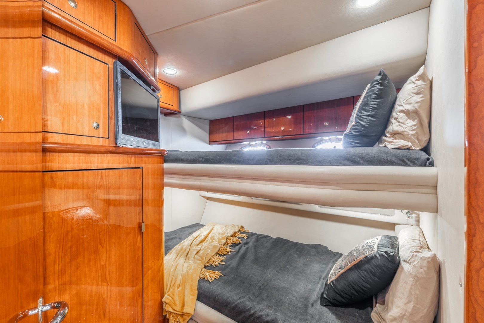 Sea Ray 510 Sundancer 800 CAT Yacht For Sale