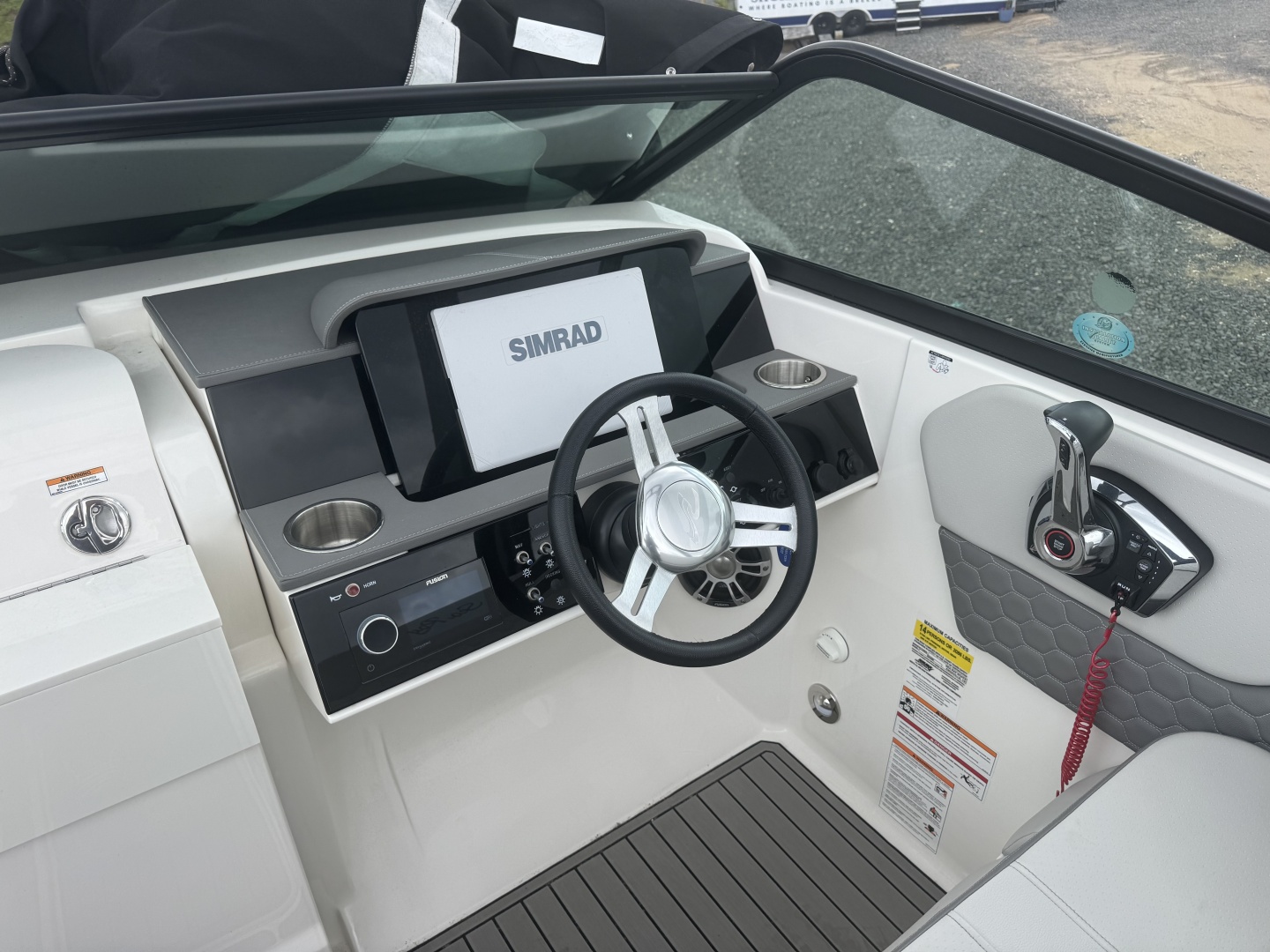 2024 Sea Ray SDX 250 Outboard