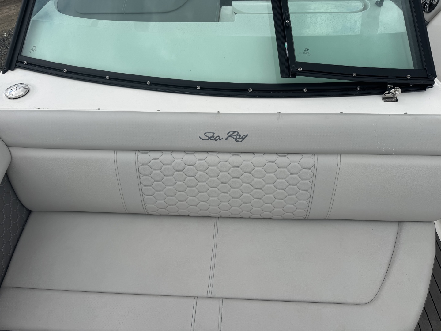 2024 Sea Ray SDX 250 Outboard