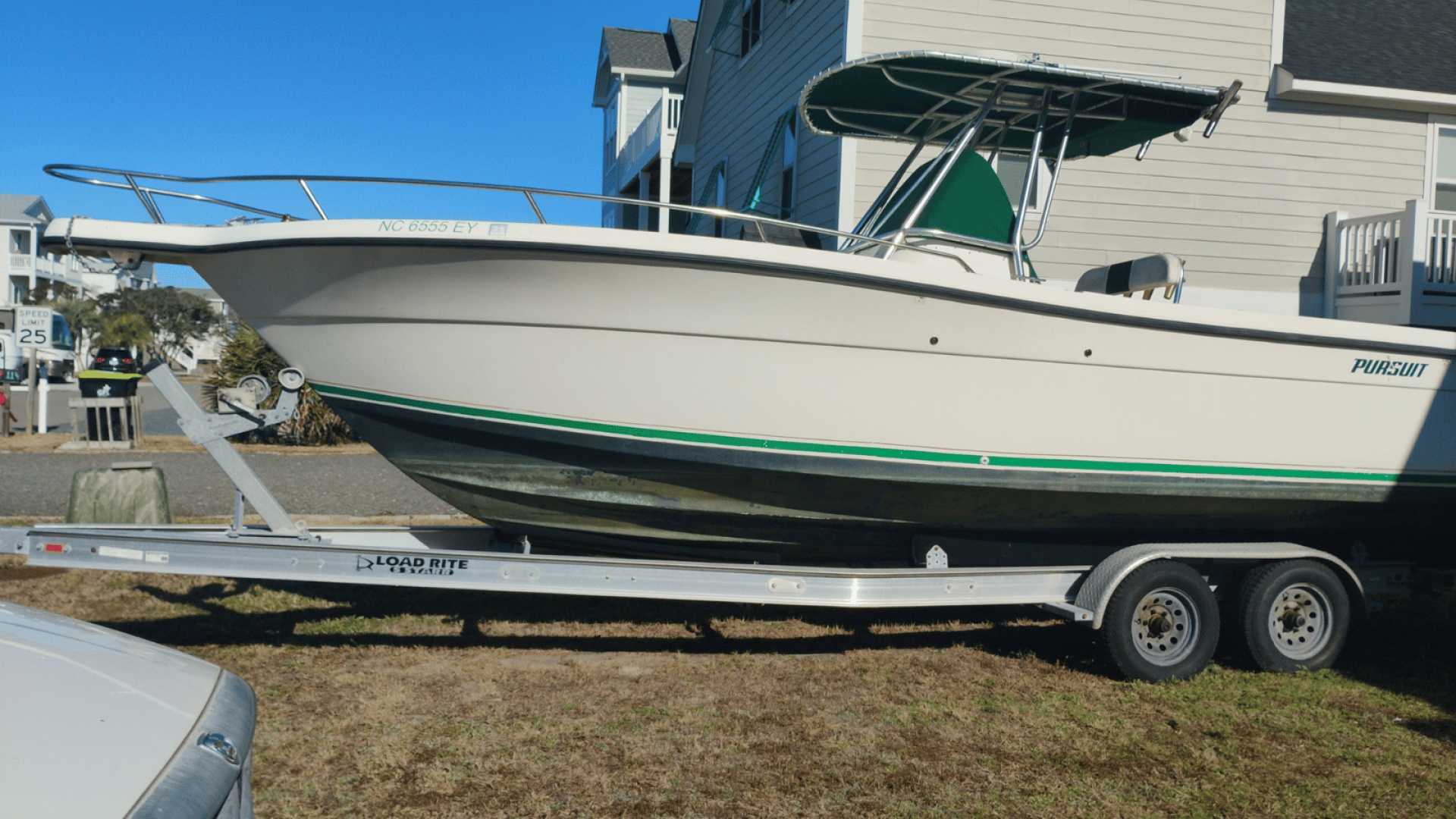 2001 Pursuit 2670 Cuddy Console