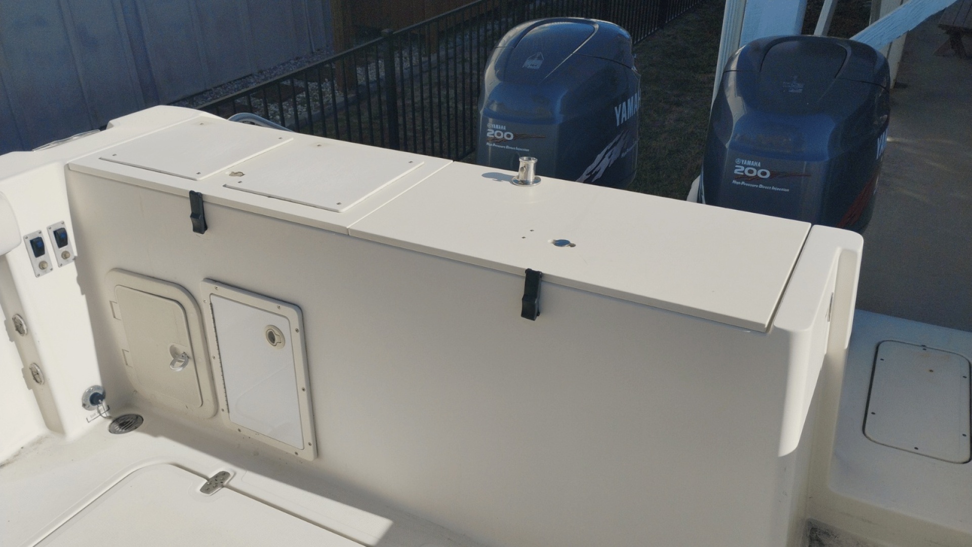 2001 Pursuit 2670 Cuddy Console