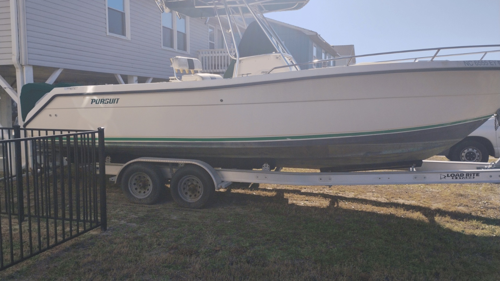 2001 Pursuit 2670 Cuddy Console