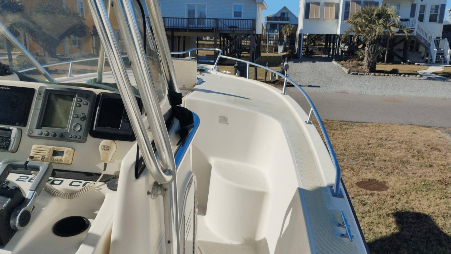 2001 Pursuit 2670 Cuddy Console
