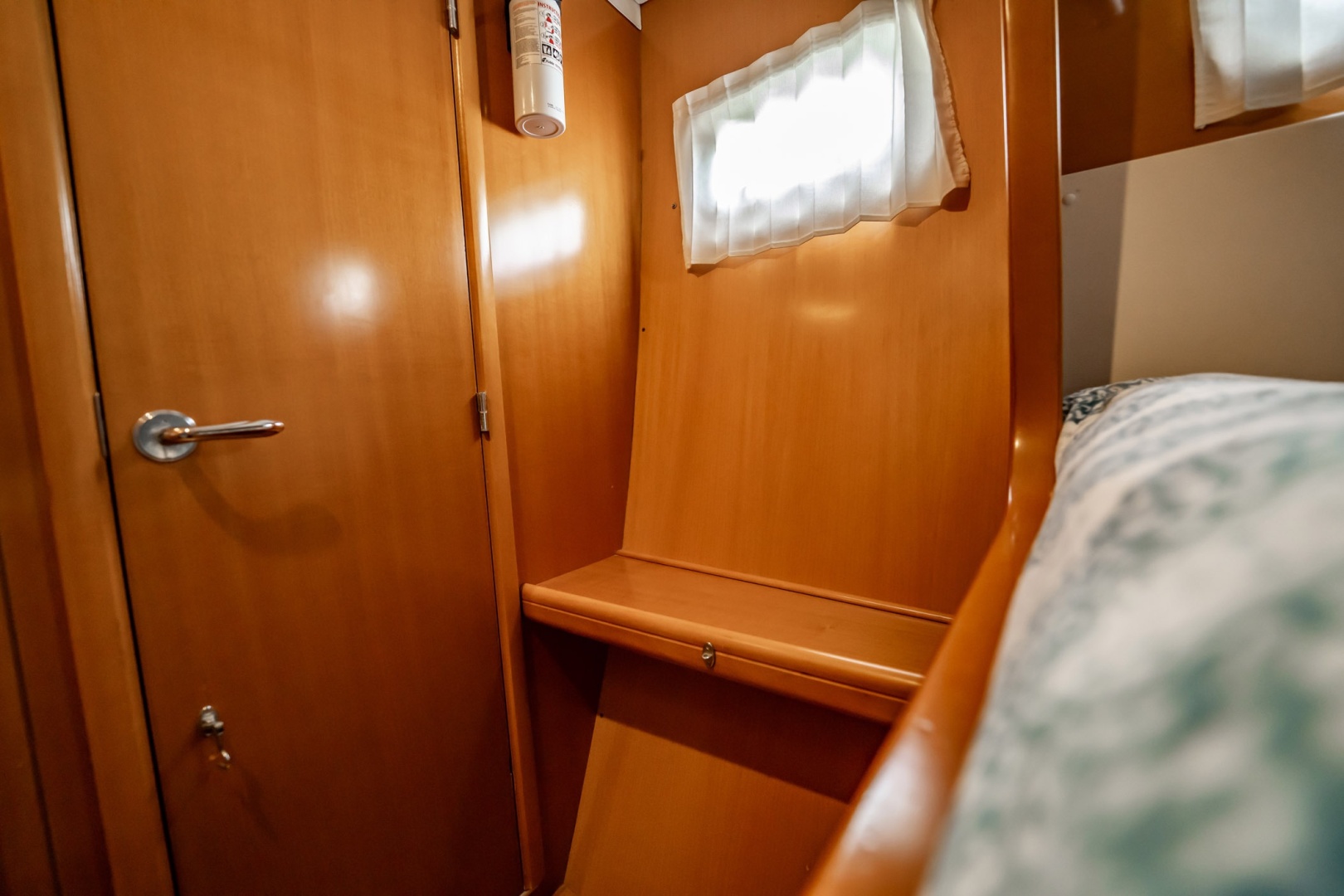2005 Lagoon Power 43