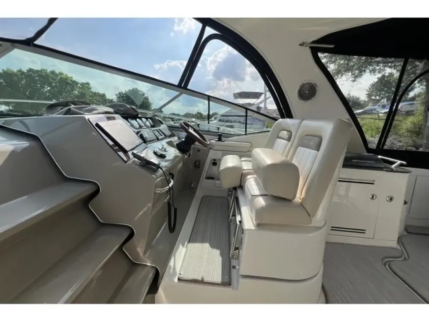 2012 Sea Ray 370 SUNDANCER