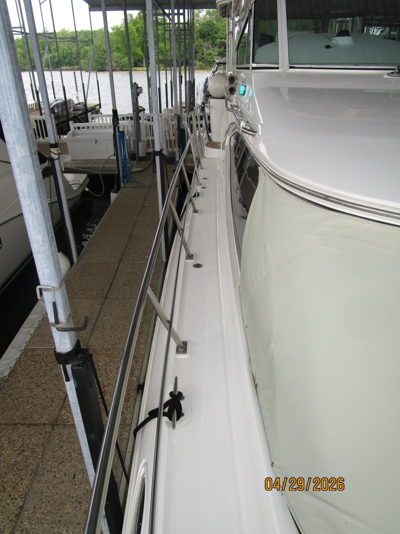 44' Cruisers starboard side deck1