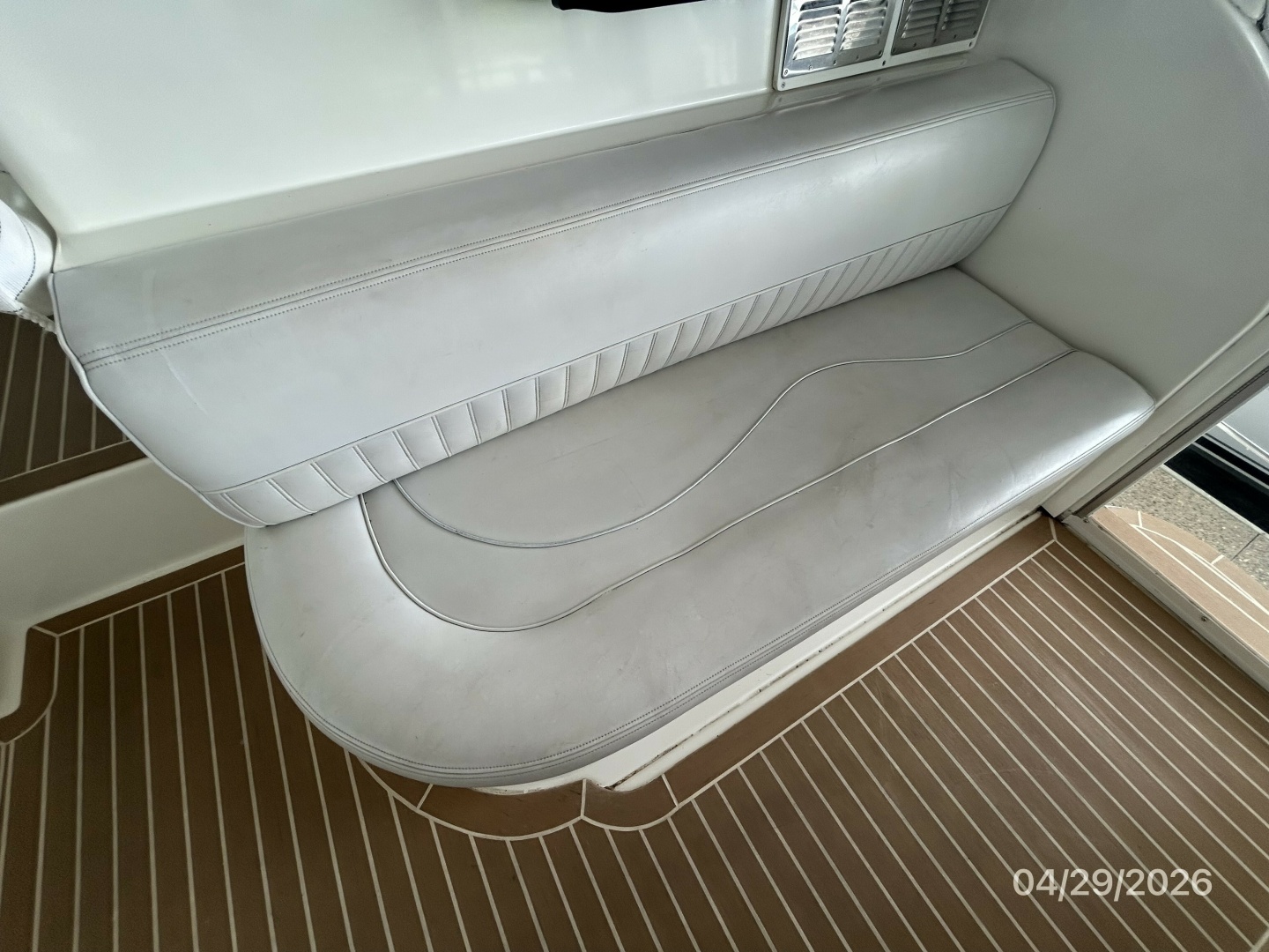 44' Cruisers sundeck forward seating