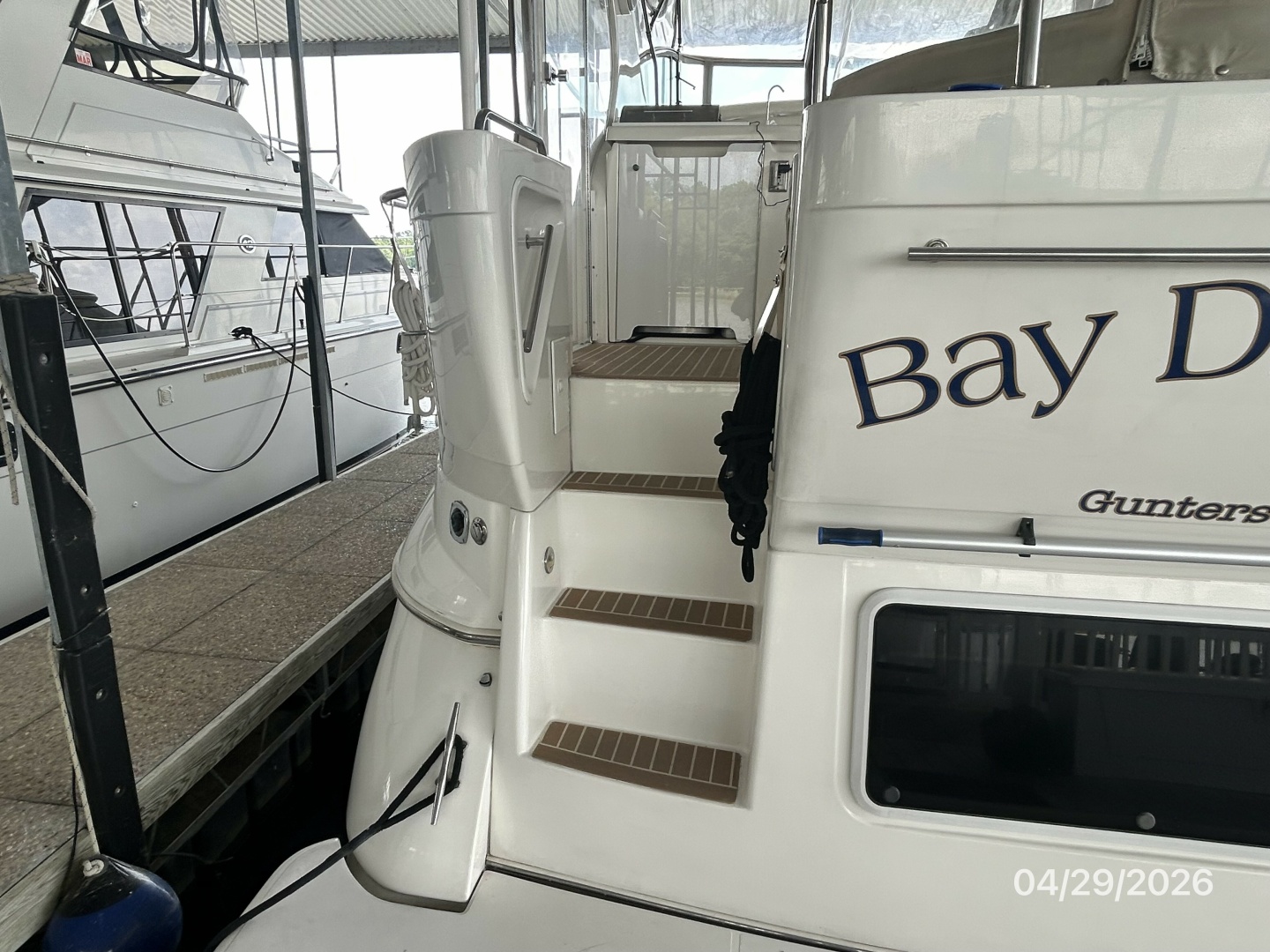 44' Cruisers sundeck-swimplatform stairs