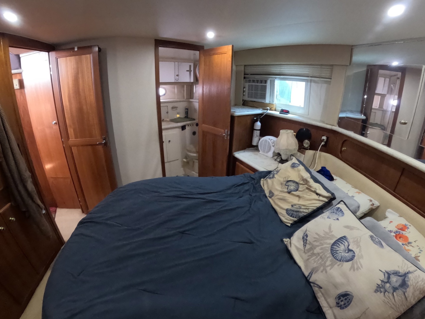 2000 Carver 406 Motor Yacht