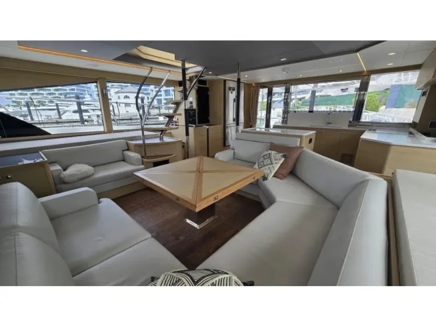 2025 Aquila 54 YACHT