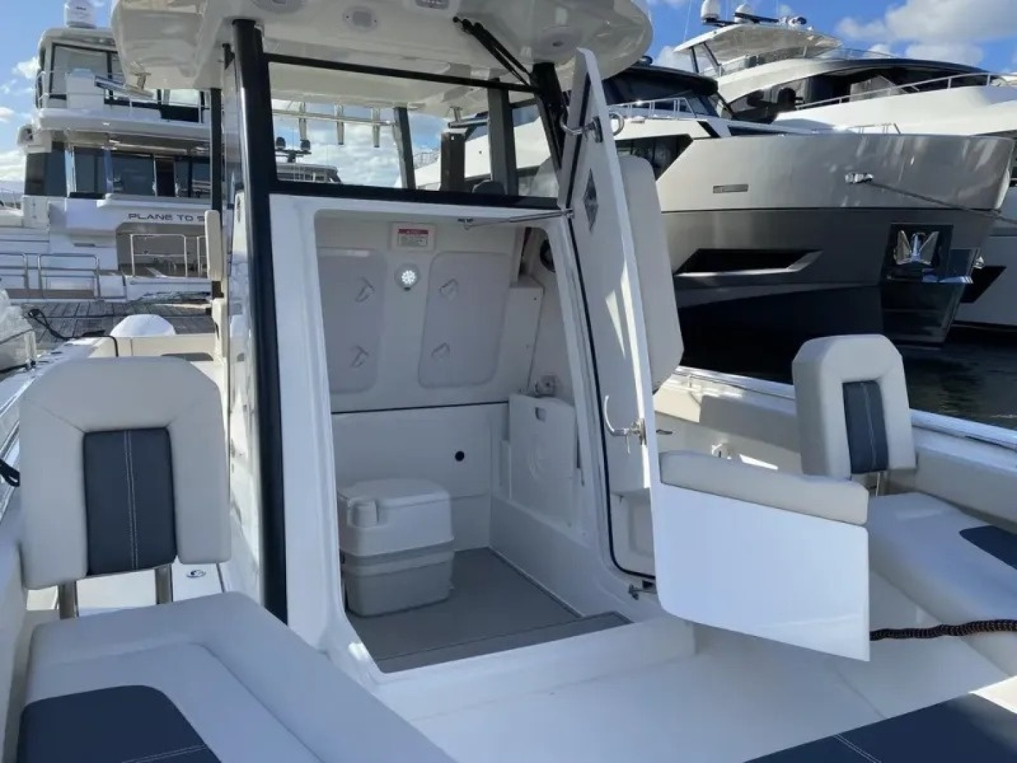 2022 Aquila 28 Molokai