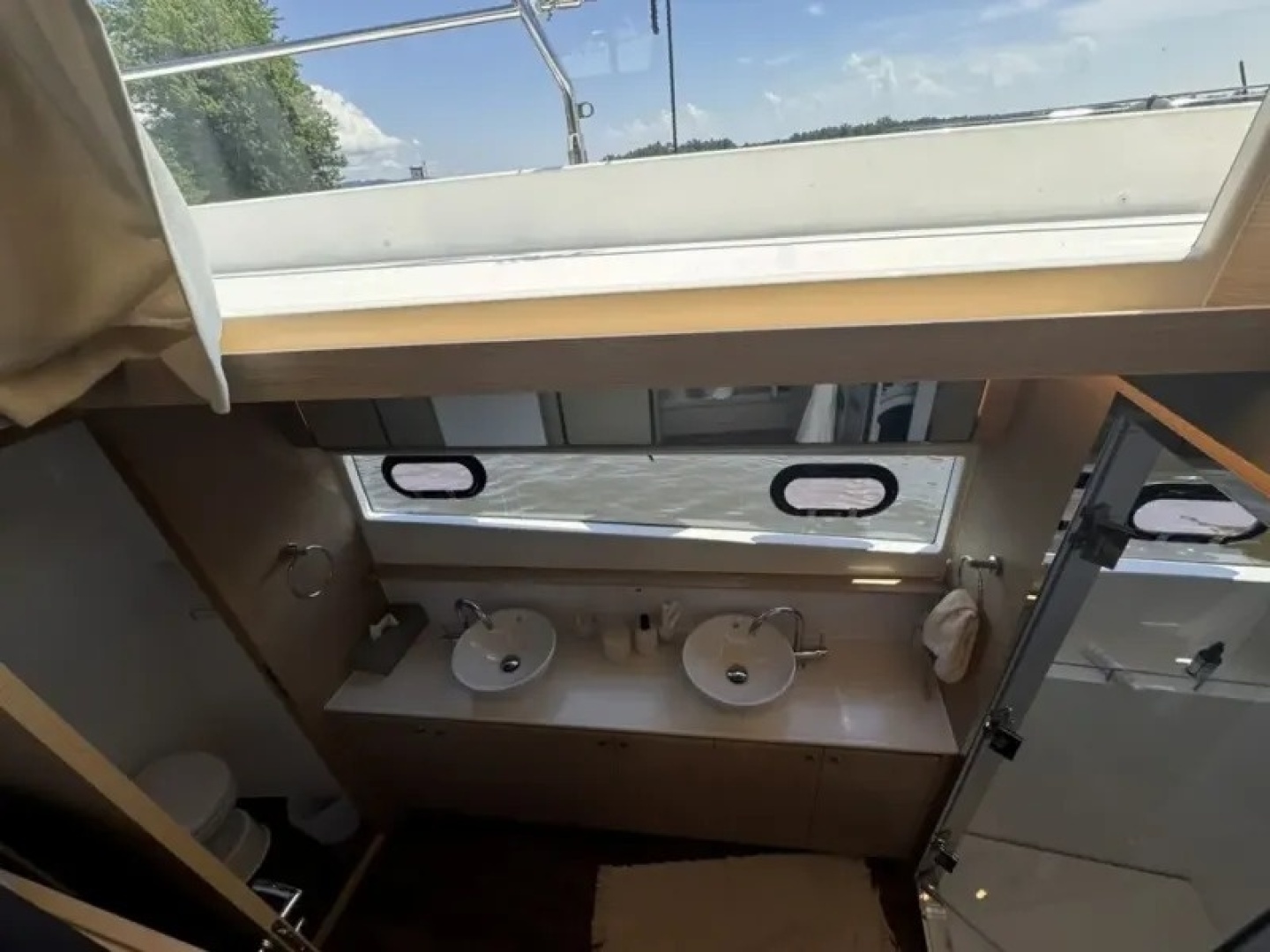 2024 Aquila 54 YACHT