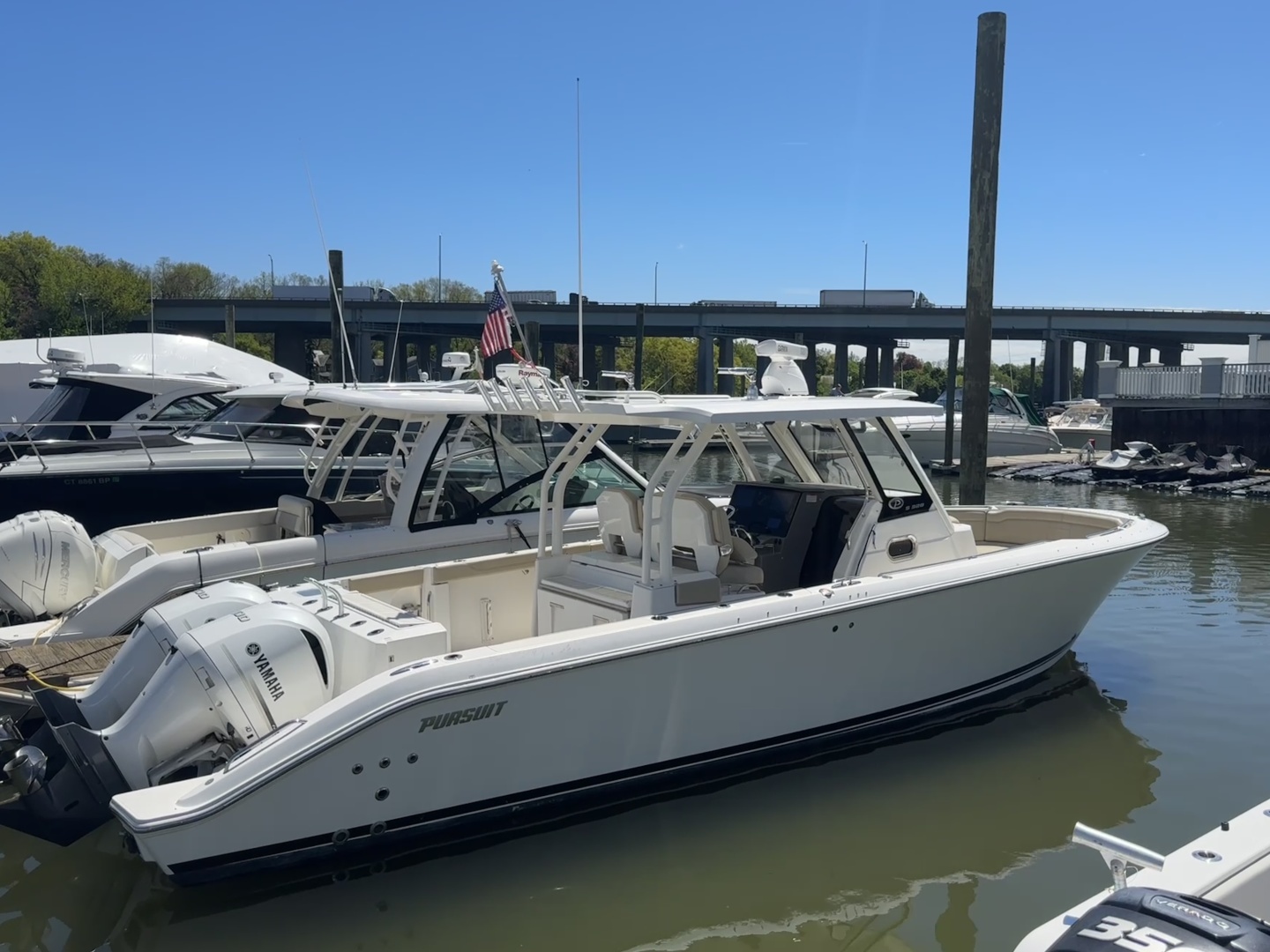 2019 Pursuit S 328 Sport
