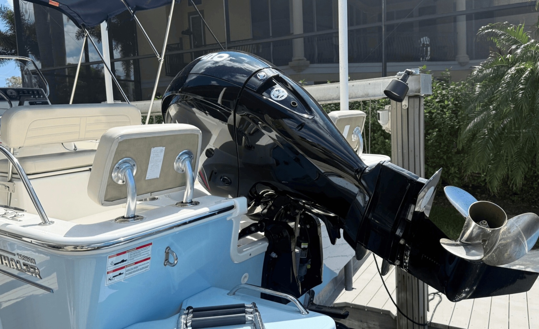 19ft Boston Whaler Yacht For Sale