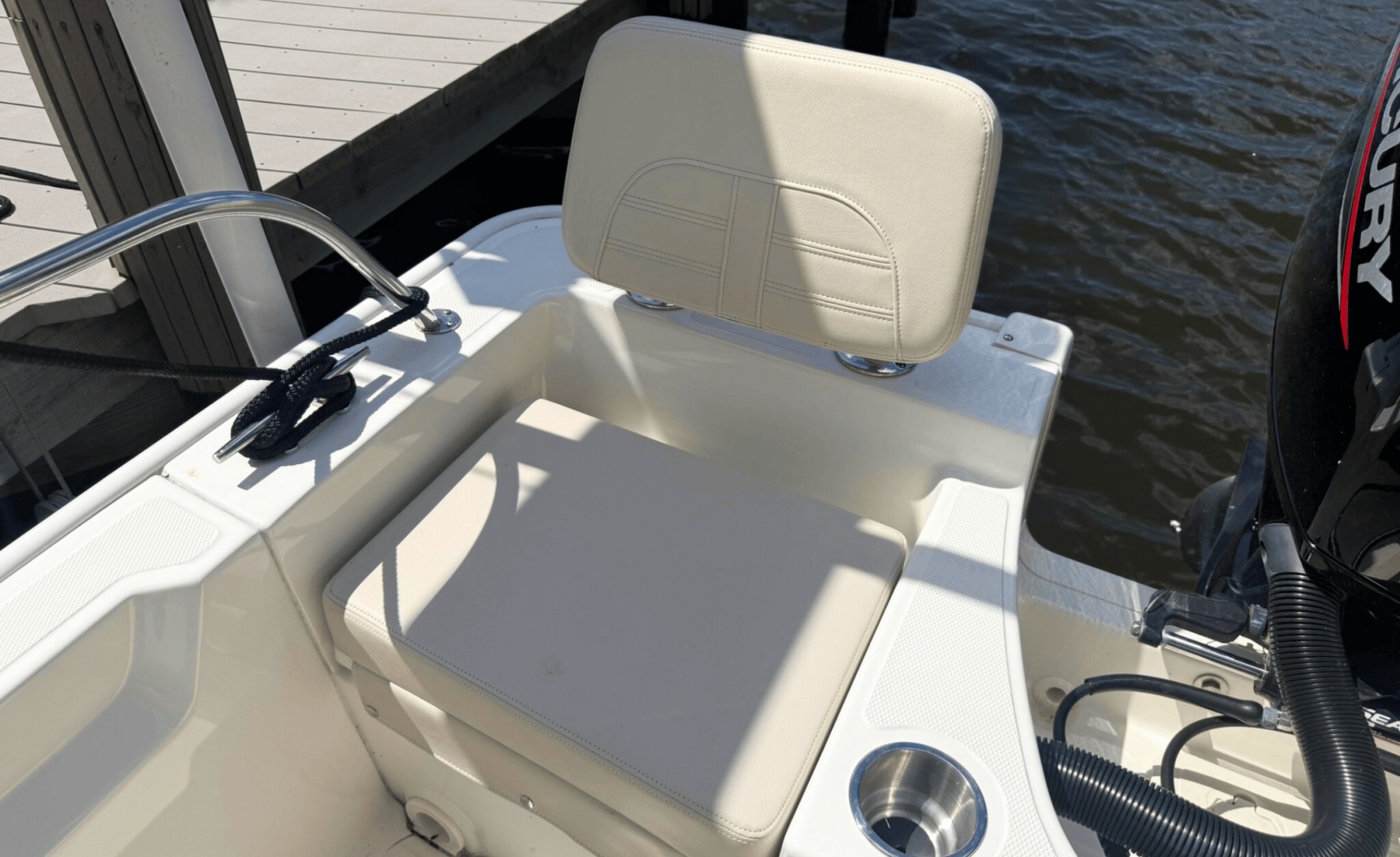 19ft Boston Whaler Yacht For Sale