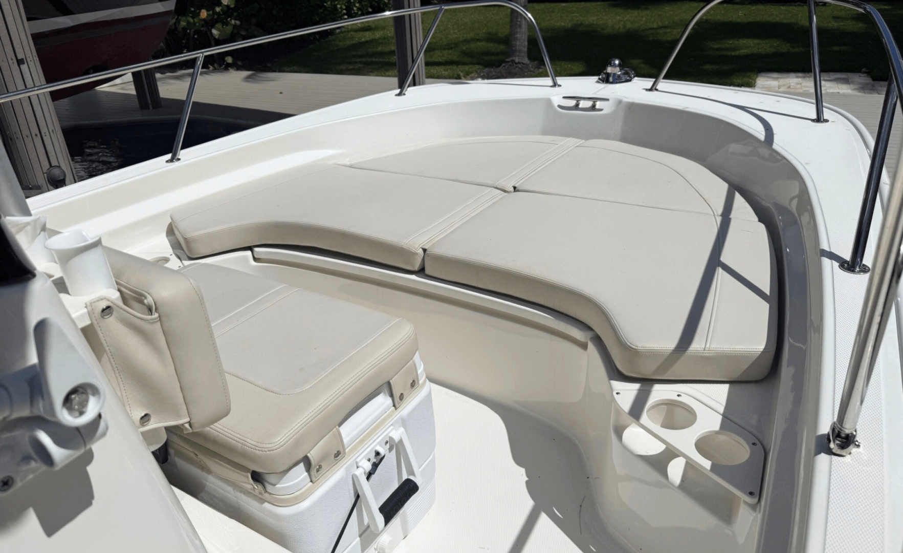 19ft Boston Whaler Yacht For Sale