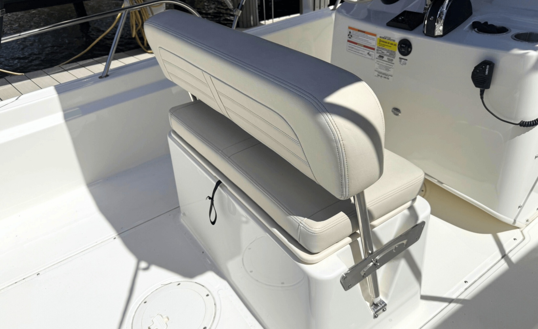 19ft Boston Whaler Yacht For Sale