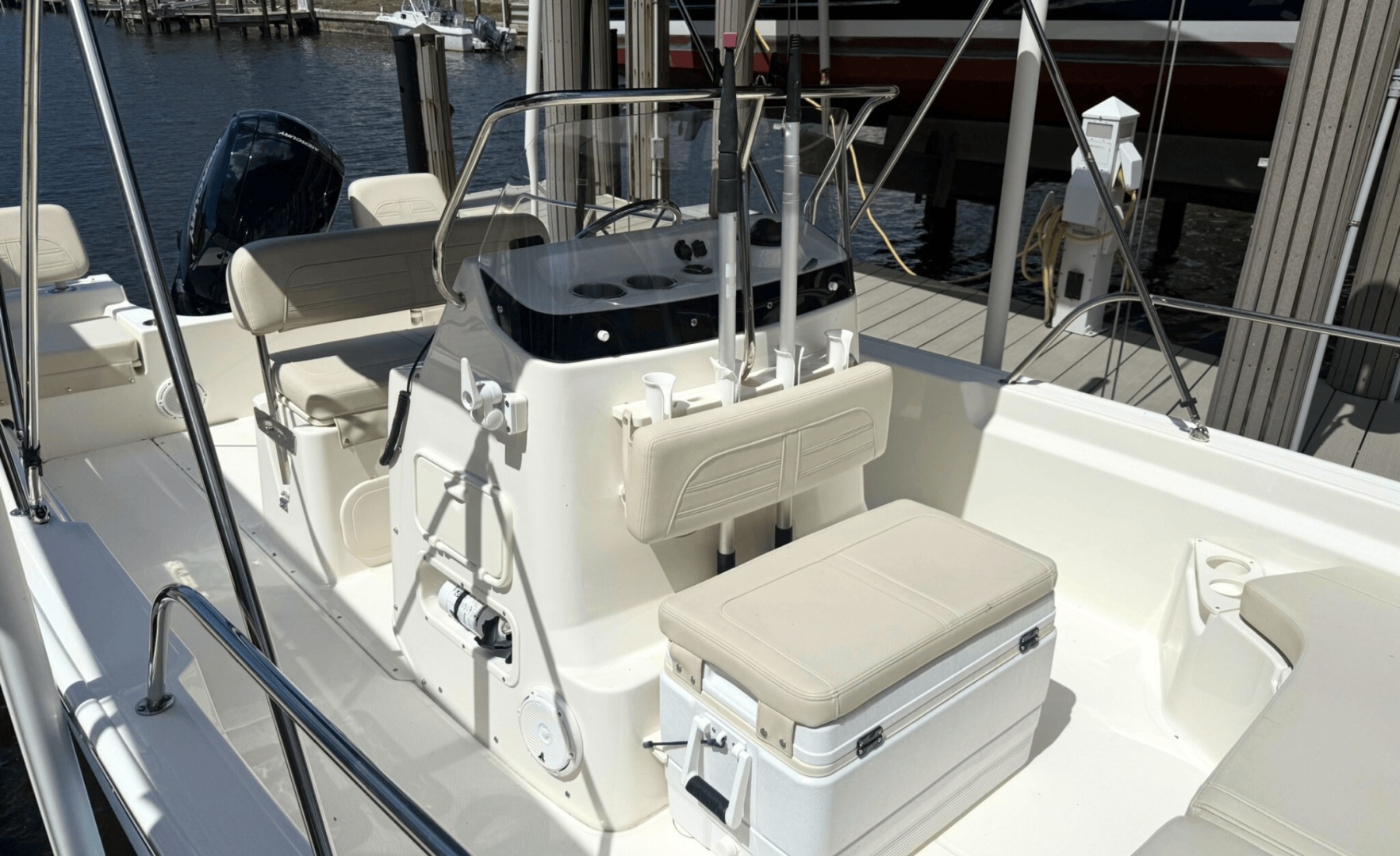 19ft Boston Whaler Yacht For Sale