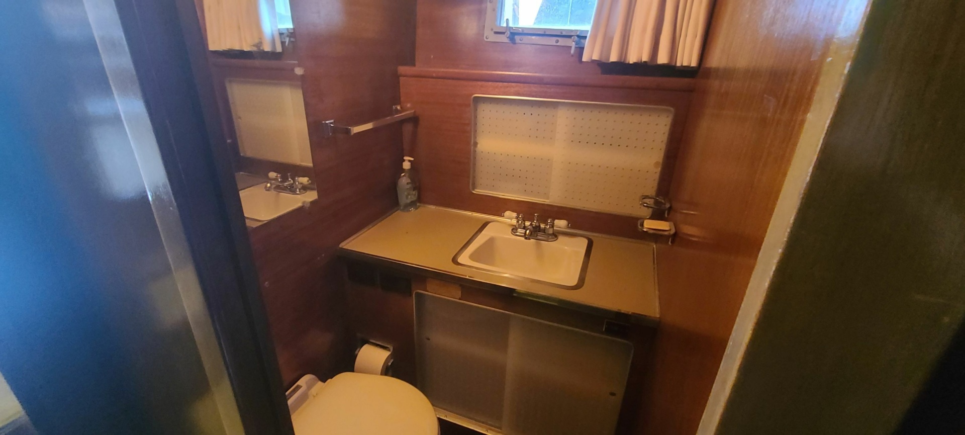 DANAMITE 58ft Chris Craft Yacht For Sale