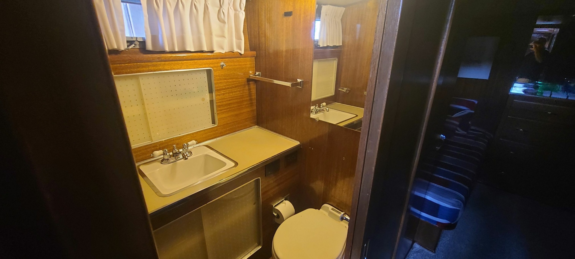 DANAMITE 58ft Chris Craft Yacht For Sale