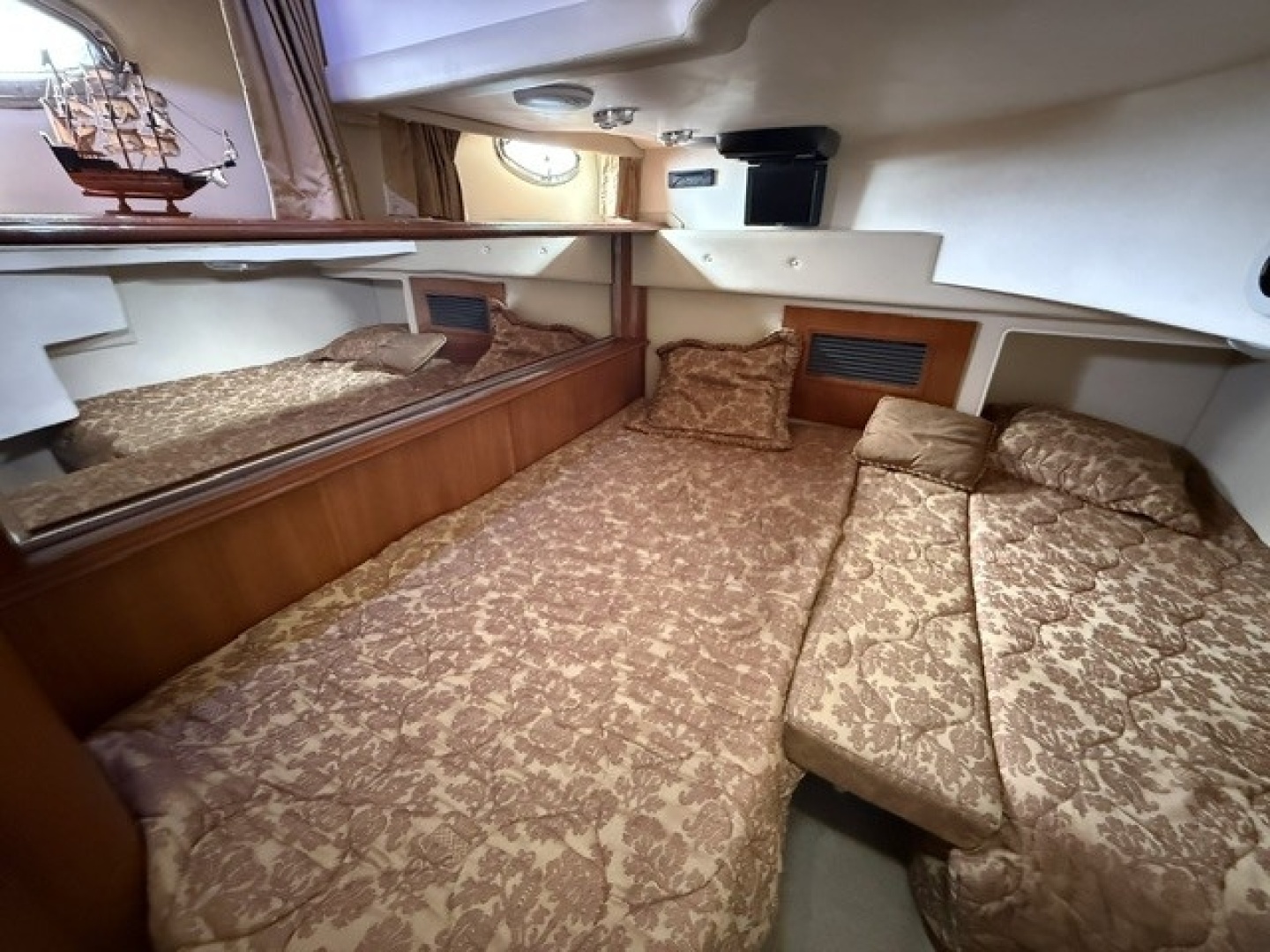 2005 Carver 46 Voyager