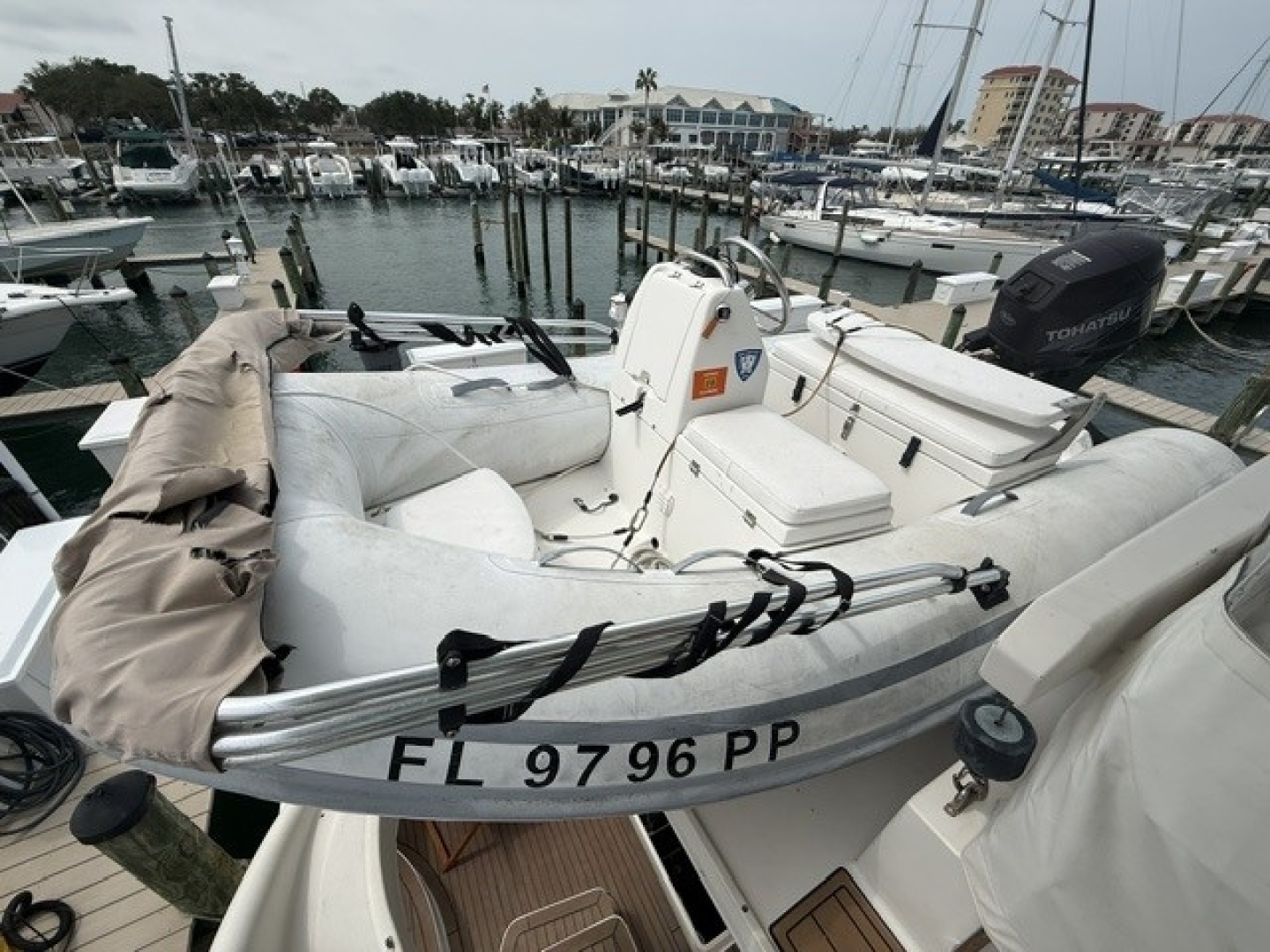 2005 Carver 46 Voyager