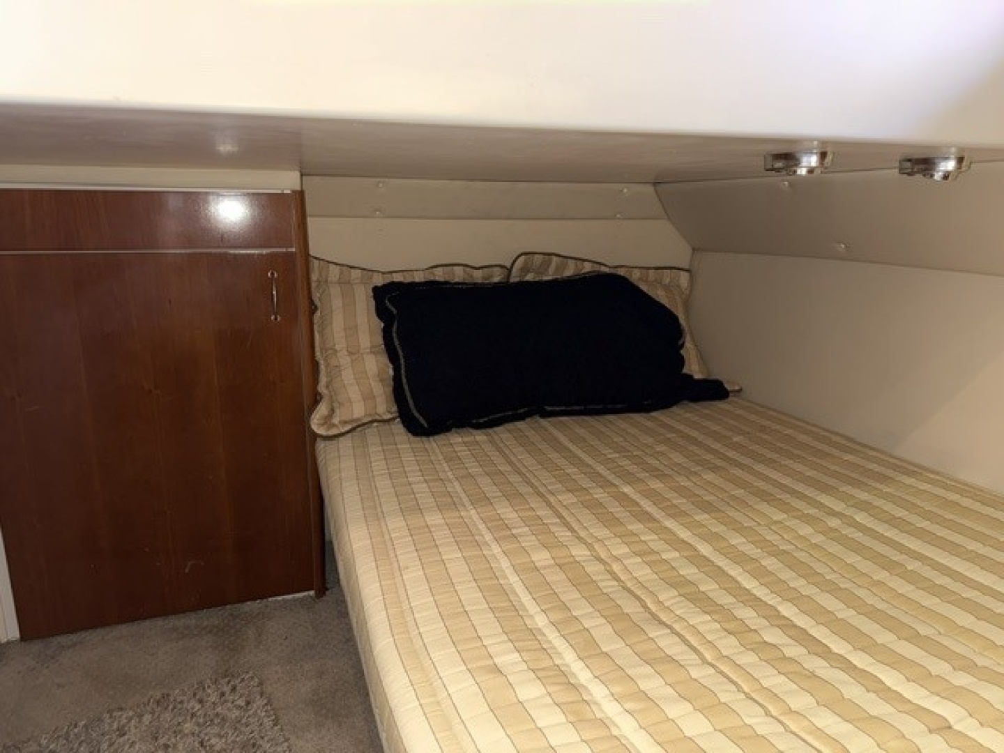 2005 Carver 46 Voyager