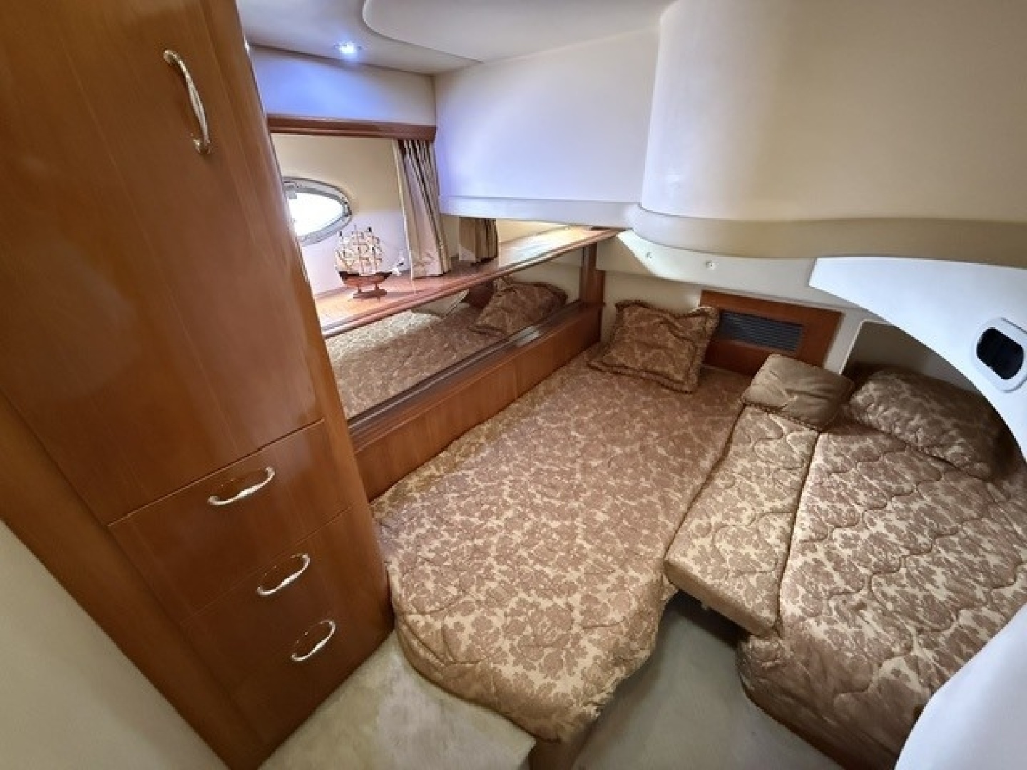 2005 Carver 46 Voyager
