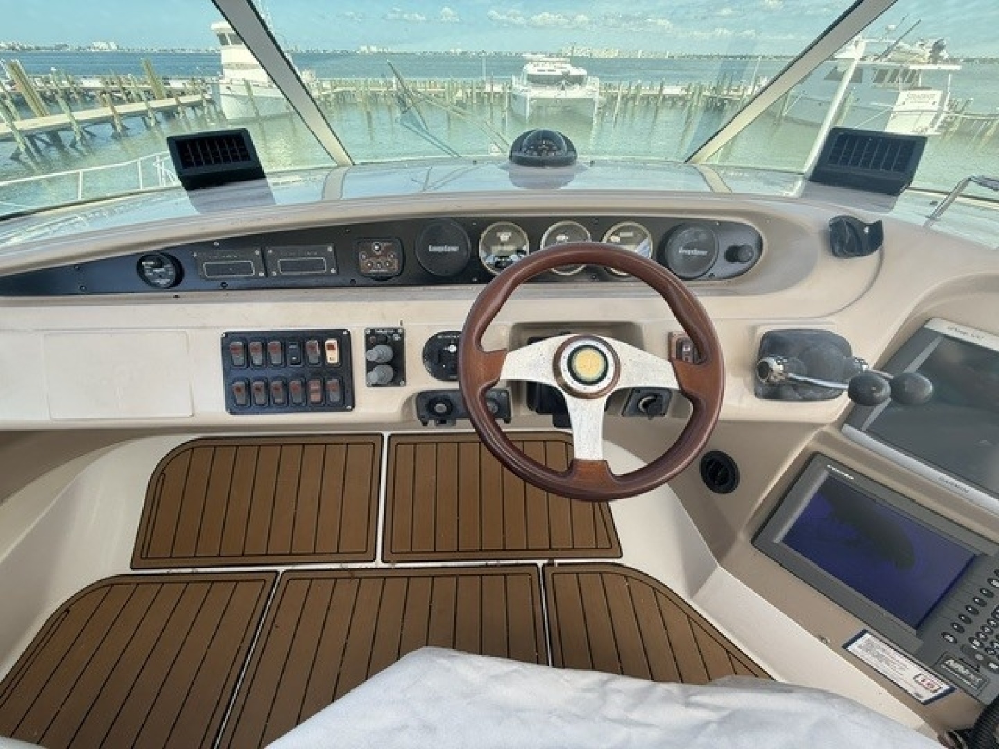 2005 Carver 46 Voyager