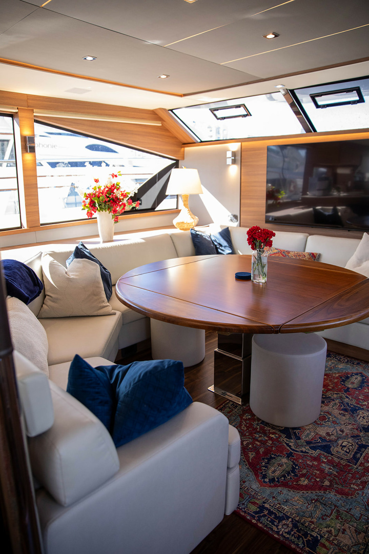 2024 Aquila 54 Yacht