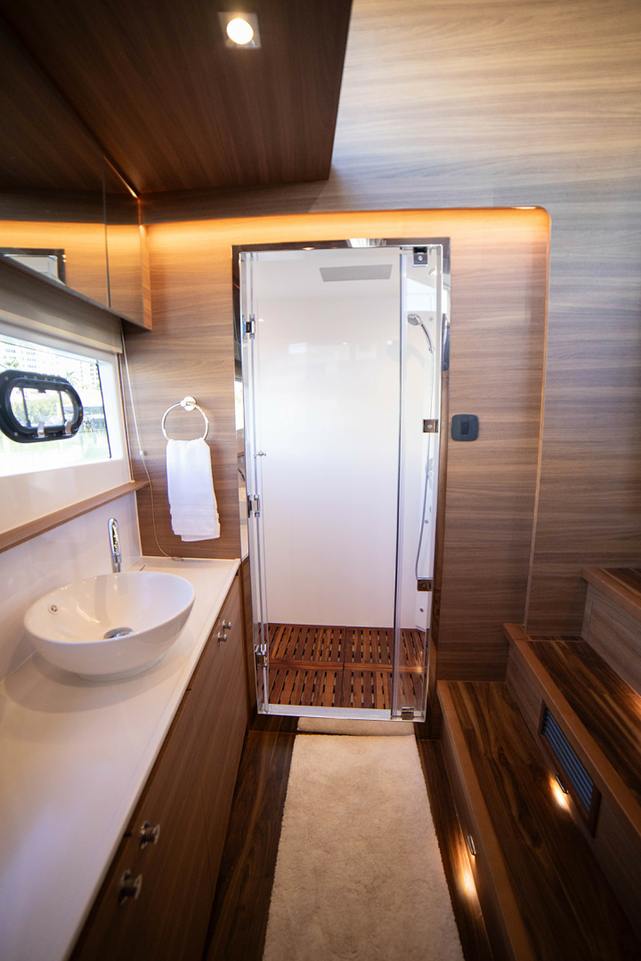 2024 Aquila 54 Yacht