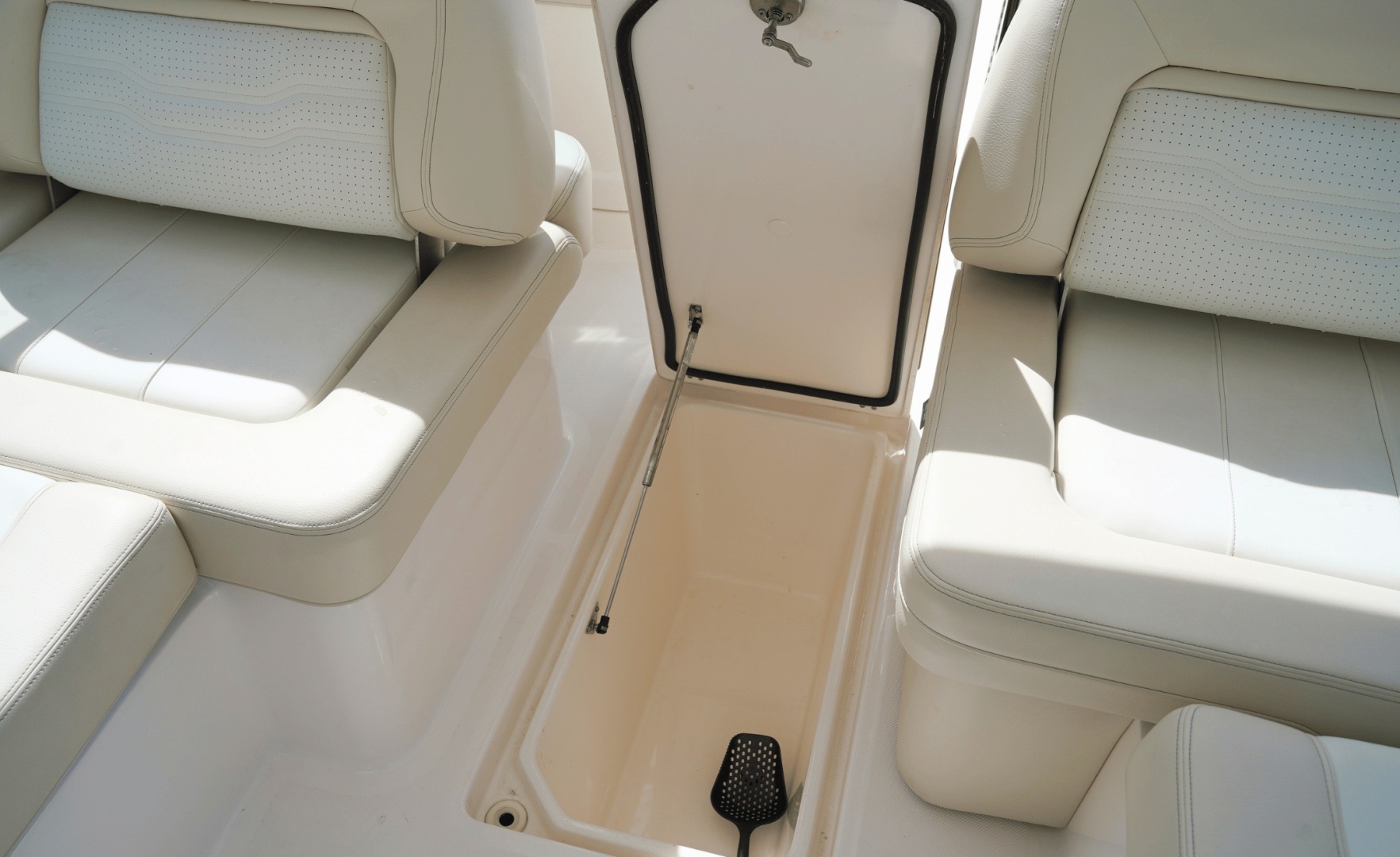 29ft Regal Yacht For Sale