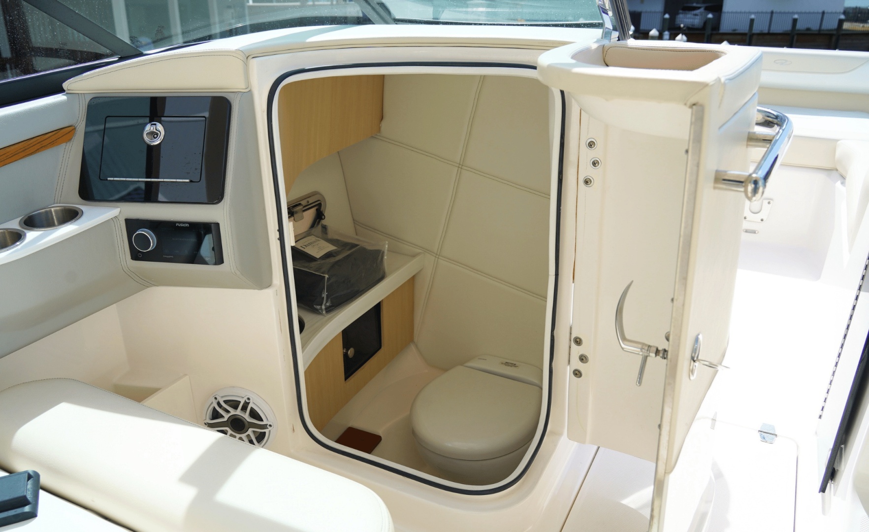 29ft Regal Yacht For Sale