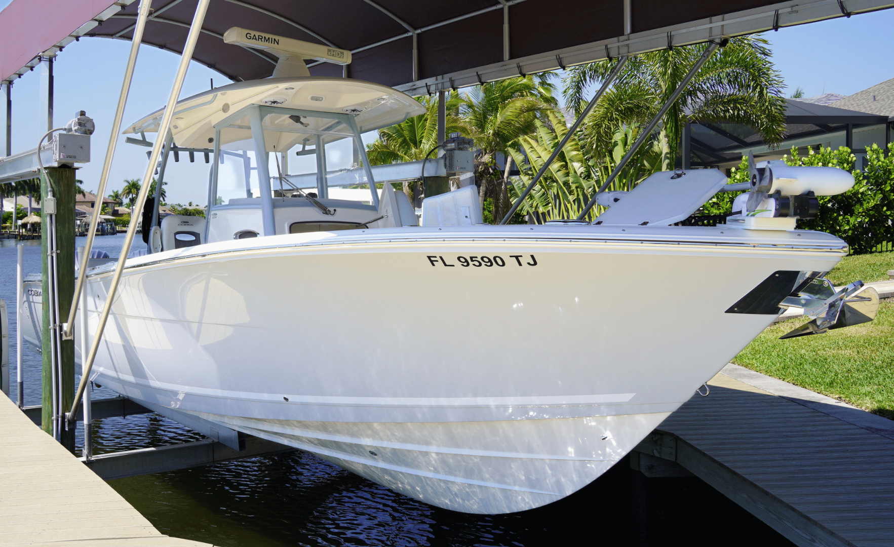2023 Cobia 320CC