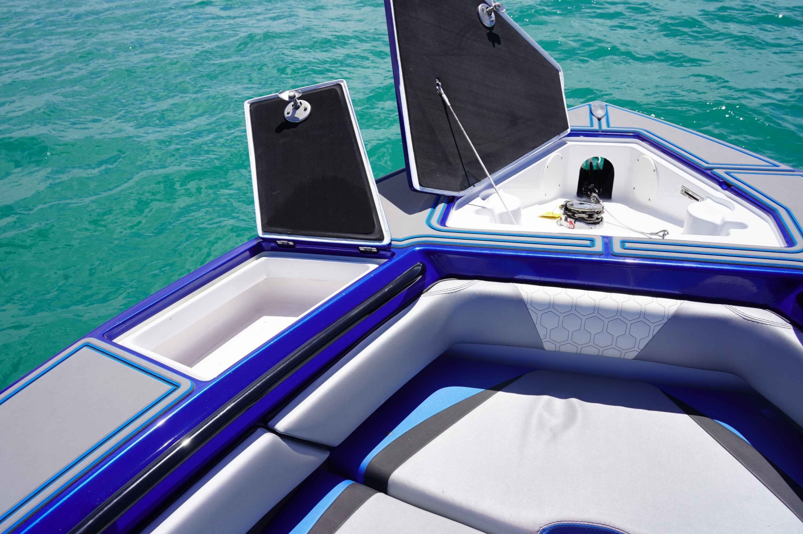 37ft Statement Yacht For Sale