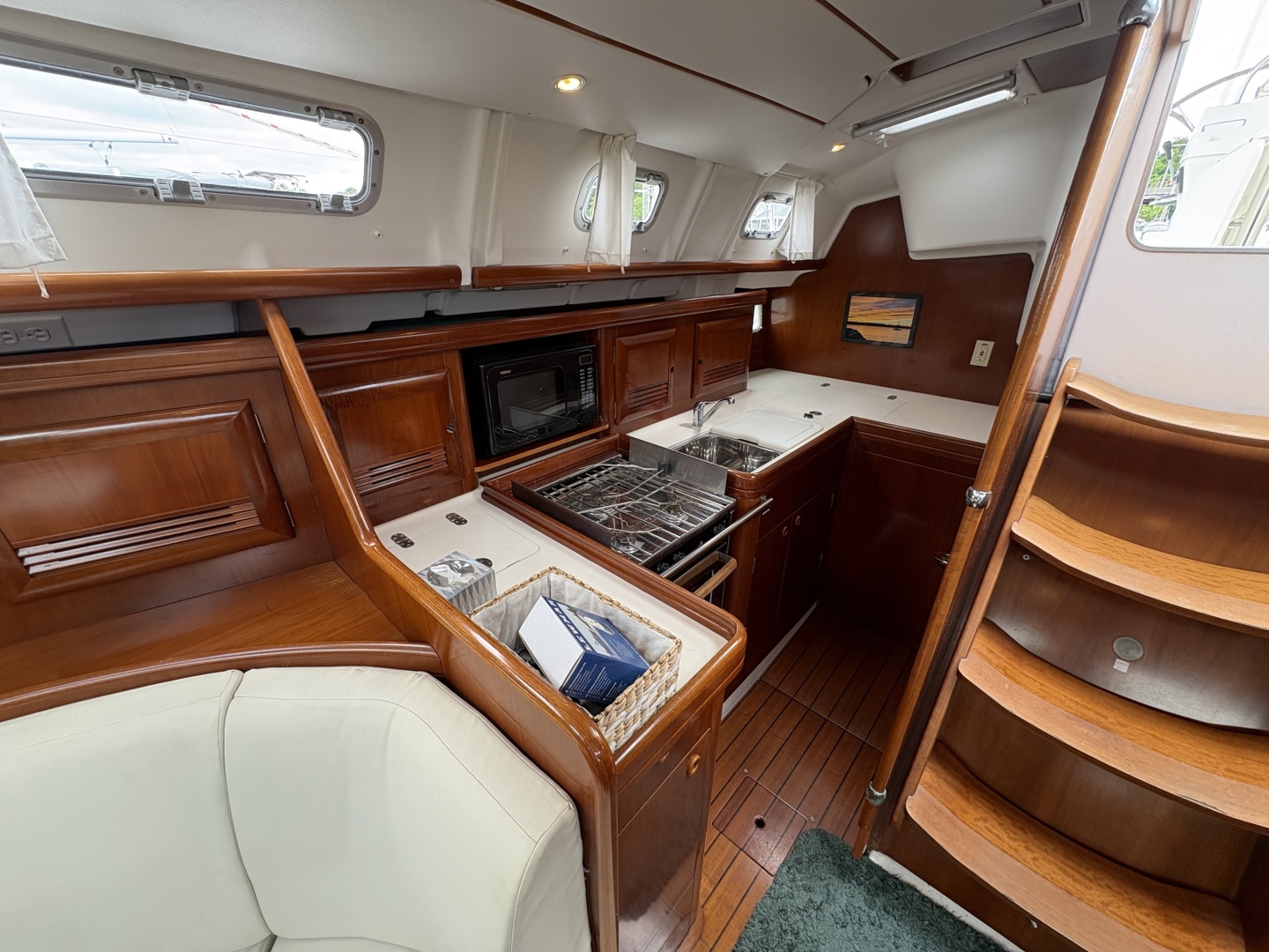 Carpe Ventum 42ft Beneteau Yacht For Sale