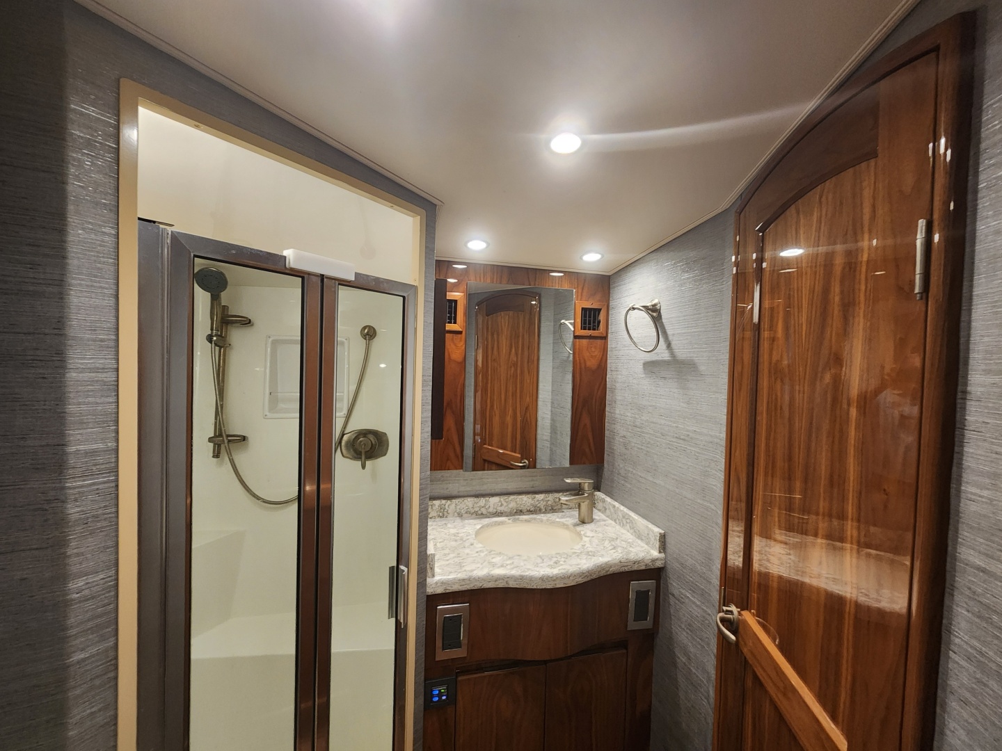 2018 Viking 48 Sport Tower