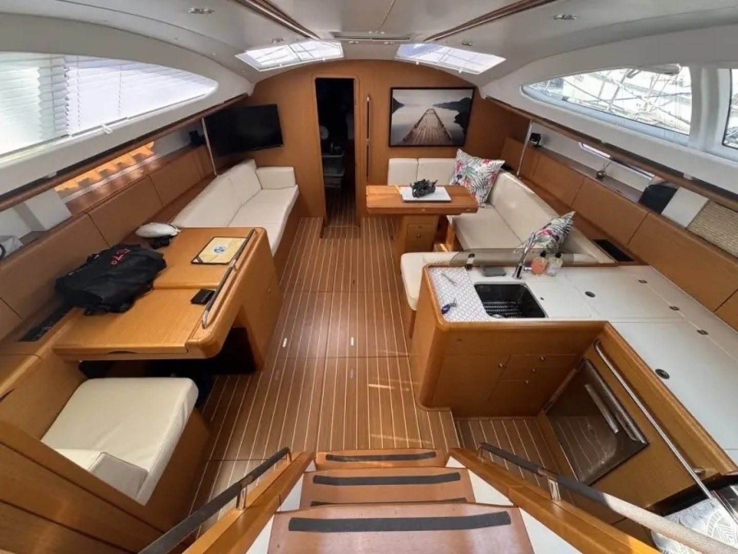 2011 Jeanneau 50 Deck Saloon
