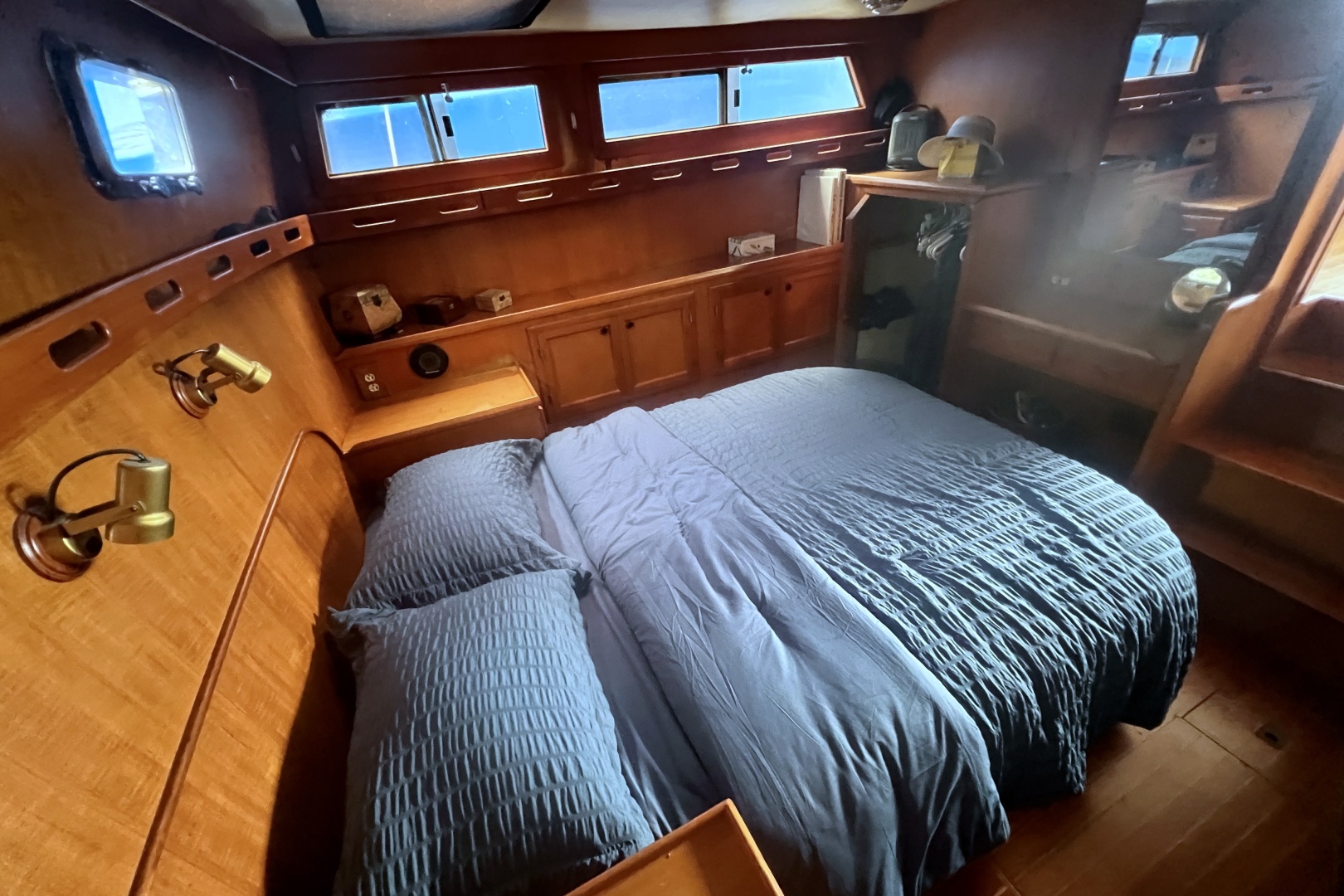 1990 Marine Trader 