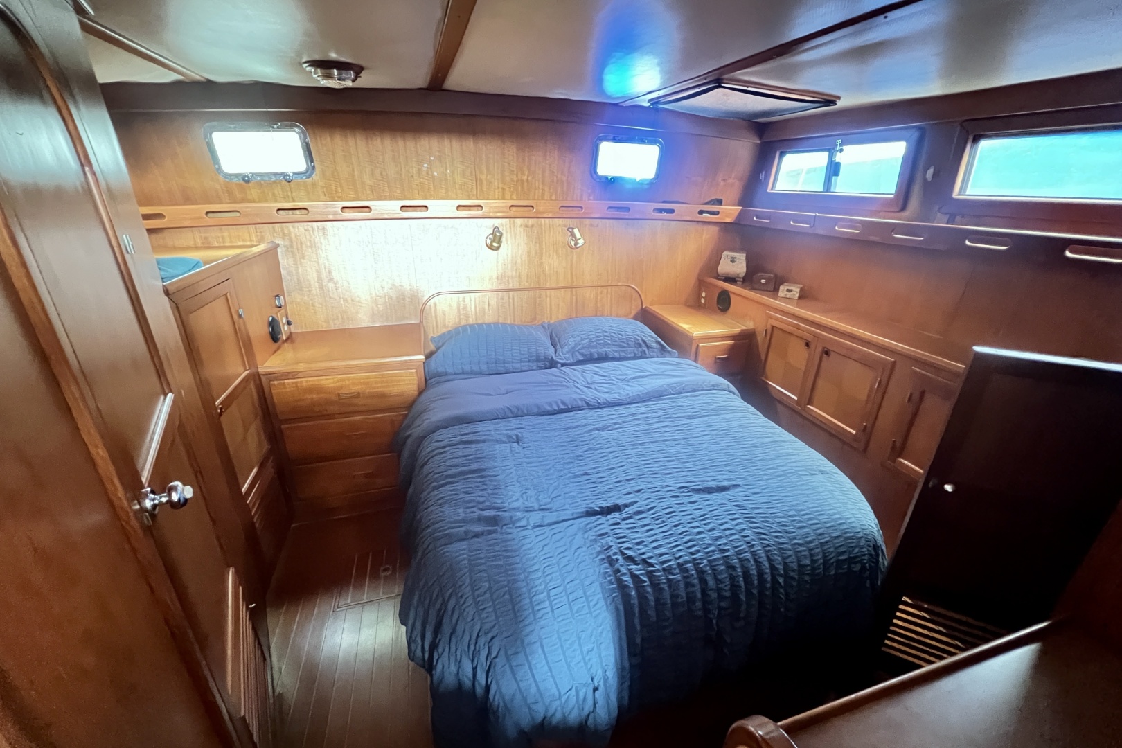 1990 Marine Trader 