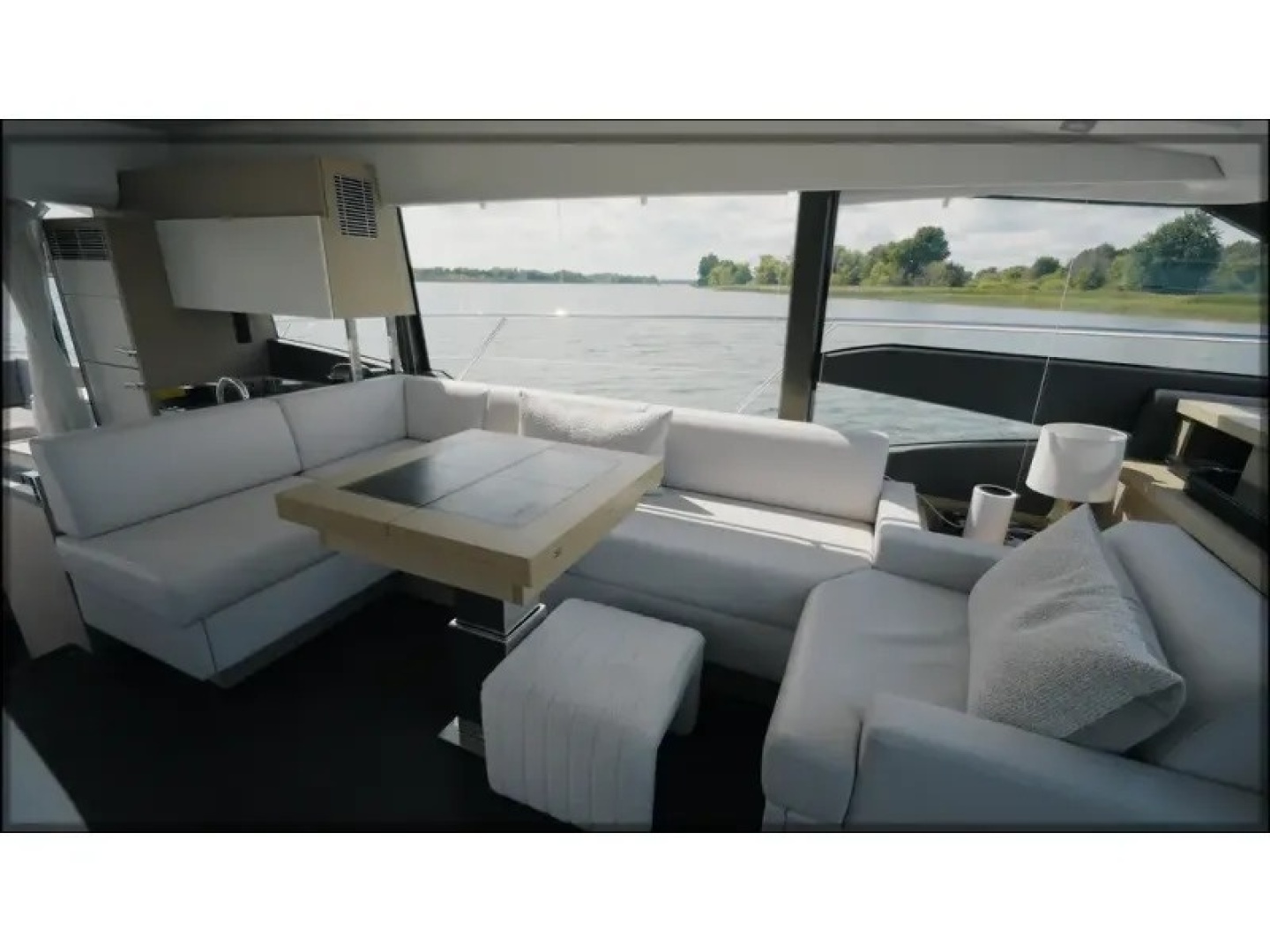 2018 Present Yachts 520S