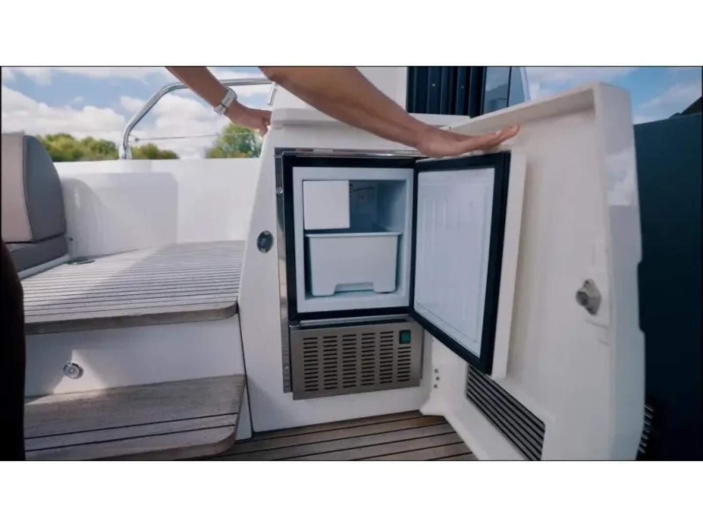 2018 Present Yachts 520S
