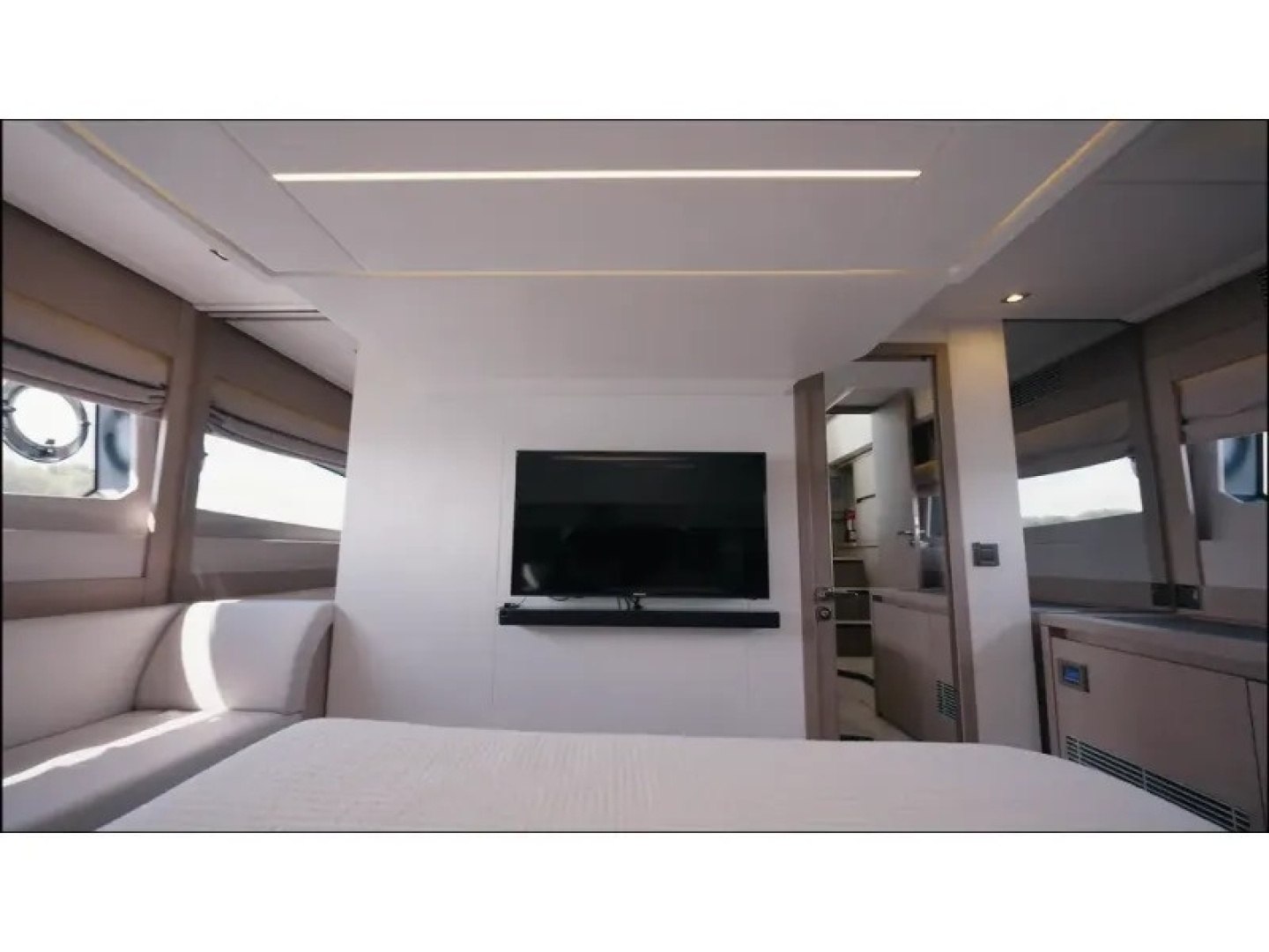2018 Present Yachts 520S