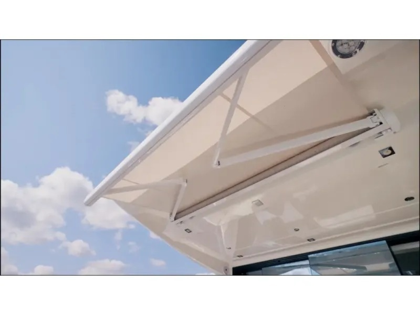 2018 Present Yachts 520S